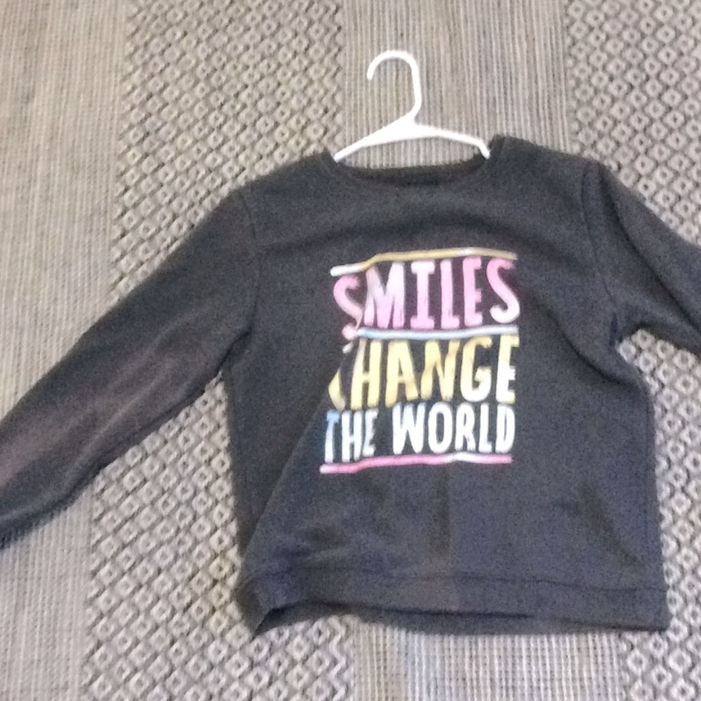 I sweat shirt that’s black